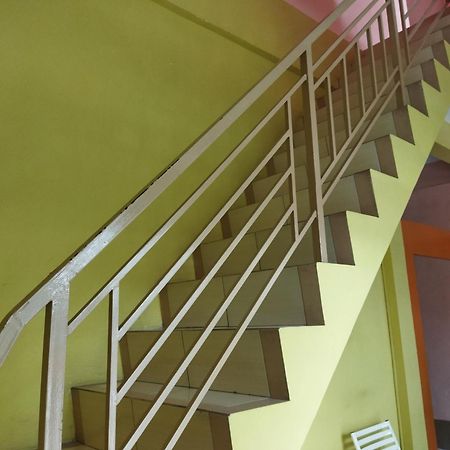Oyo 92231 Penginapan Tanjung Alang Syariah Makassar Buitenkant foto