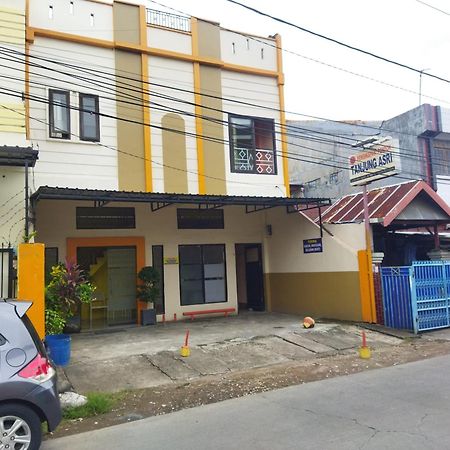 Oyo 92231 Penginapan Tanjung Alang Syariah Makassar Buitenkant foto