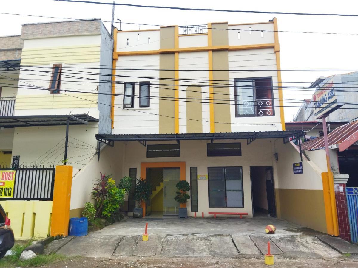 Oyo 92231 Penginapan Tanjung Alang Syariah Makassar Buitenkant foto