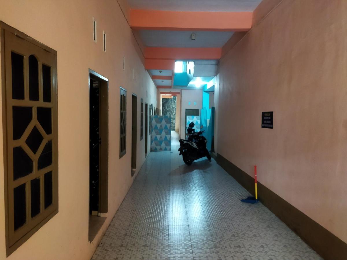 Oyo 92231 Penginapan Tanjung Alang Syariah Makassar Buitenkant foto