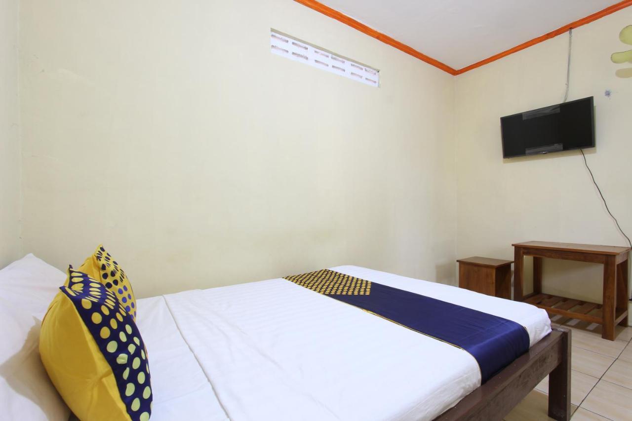 Oyo 92231 Penginapan Tanjung Alang Syariah Makassar Buitenkant foto