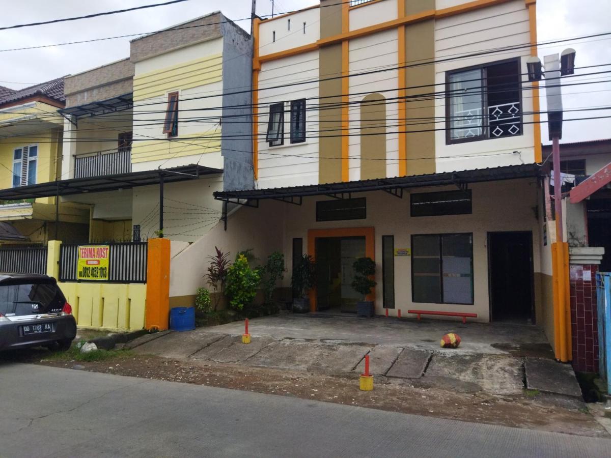 Oyo 92231 Penginapan Tanjung Alang Syariah Makassar Buitenkant foto