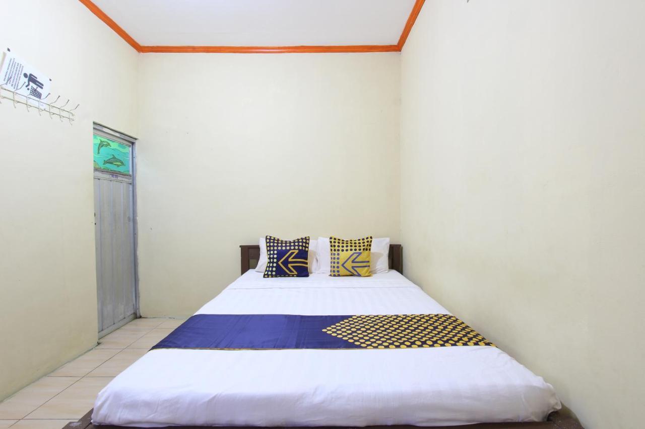 Oyo 92231 Penginapan Tanjung Alang Syariah Makassar Buitenkant foto