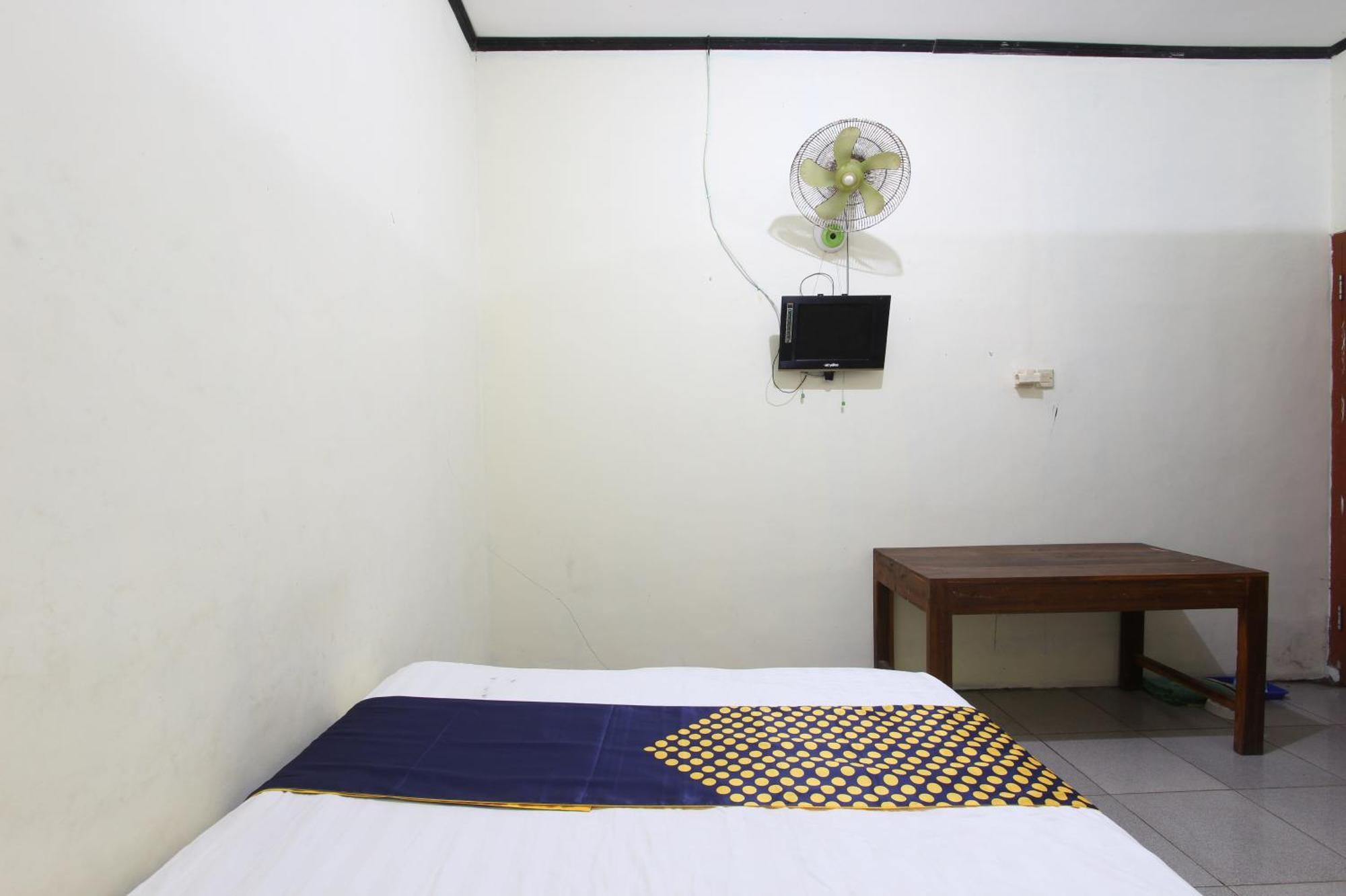 Oyo 92231 Penginapan Tanjung Alang Syariah Makassar Buitenkant foto