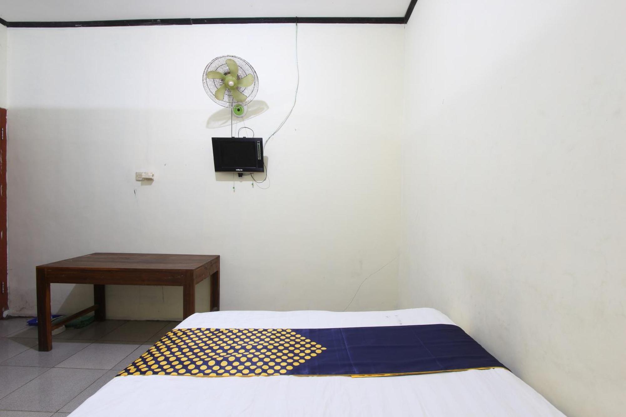 Oyo 92231 Penginapan Tanjung Alang Syariah Makassar Buitenkant foto