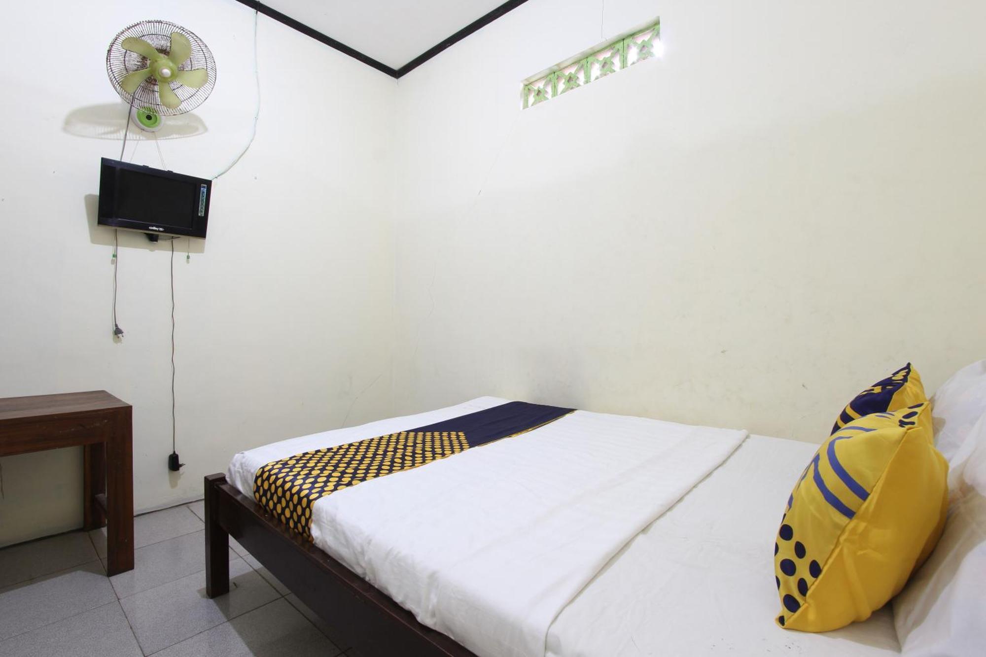 Oyo 92231 Penginapan Tanjung Alang Syariah Makassar Buitenkant foto